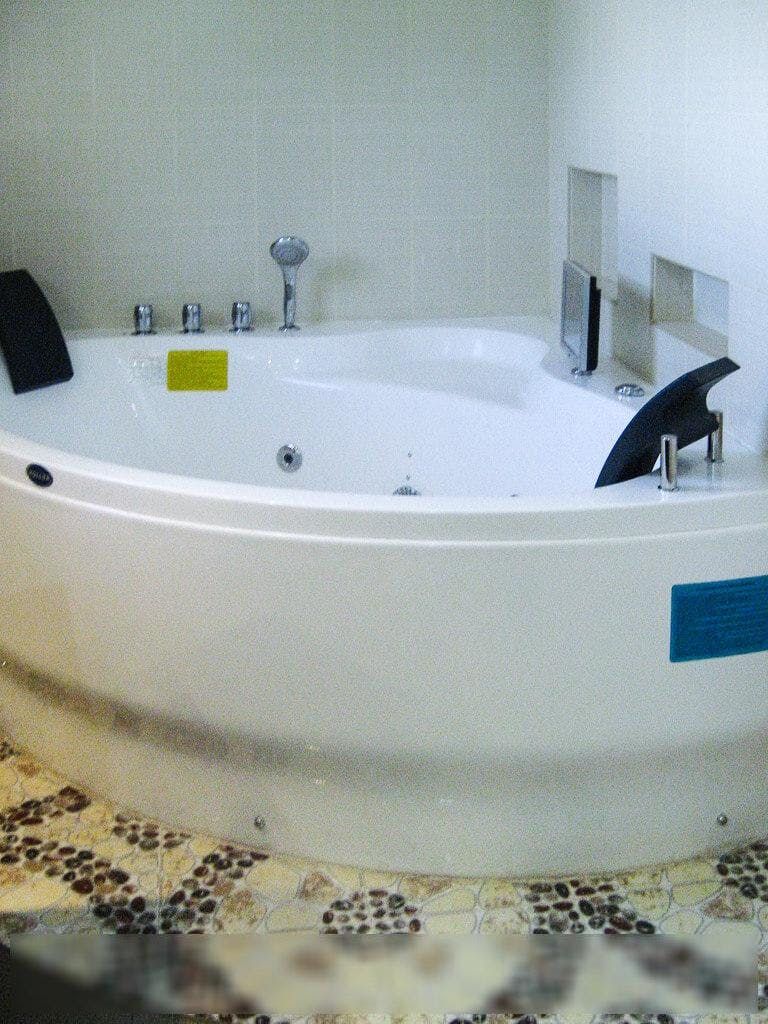 "4BR House for Rent in Bambang, Taguig"05