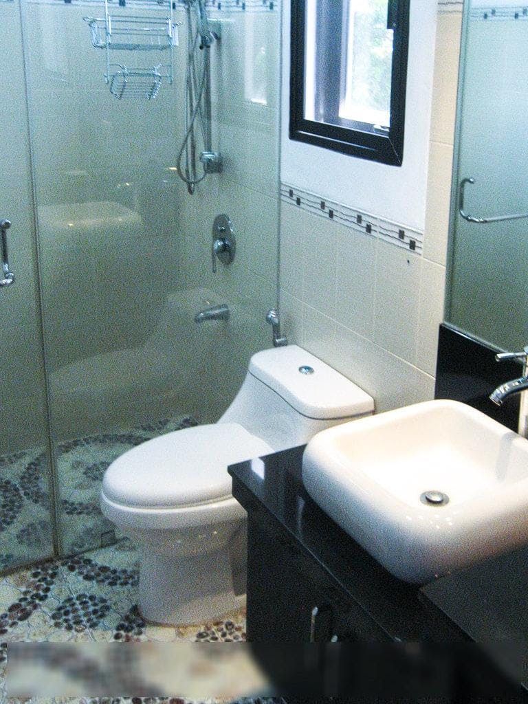 "4BR House for Rent in Bambang, Taguig"07