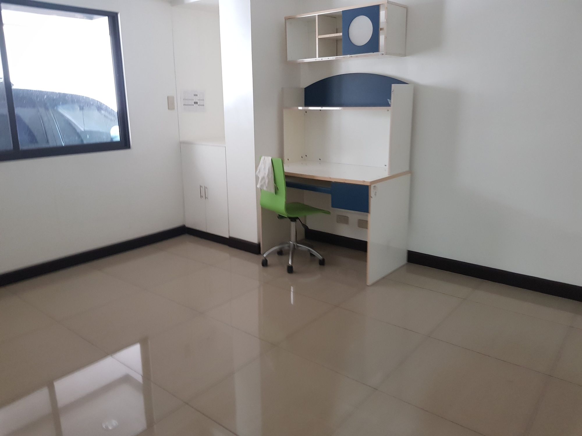 "4BR House for Rent in Dasmari?as Village, Makati"08