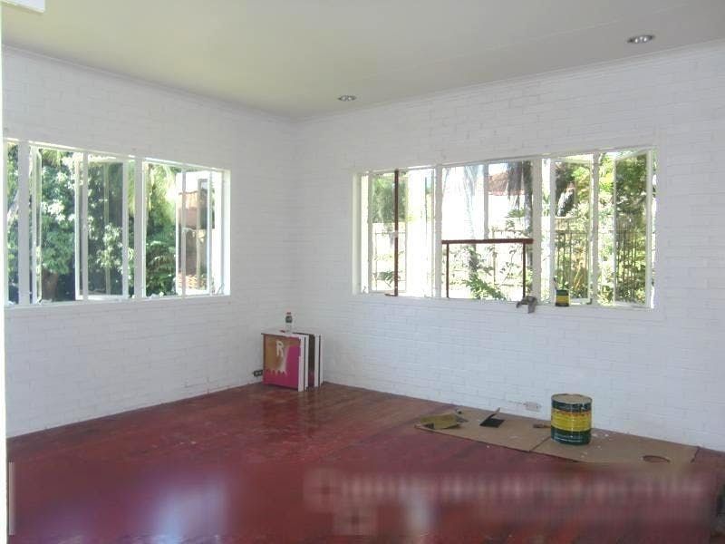 "5BR House for Rent in Dasmari?as Village, Makati"08
