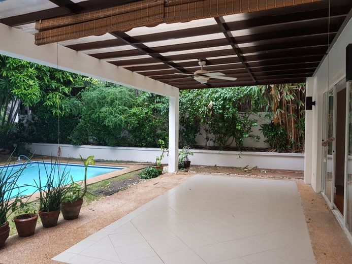 "5BR House for Rent in Dasmari?as Village, Makati"01
