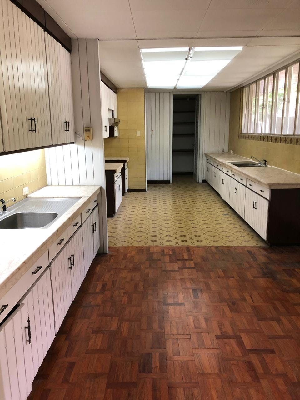 "3BR House for Rent in Dasmari?as Village, Makati"07