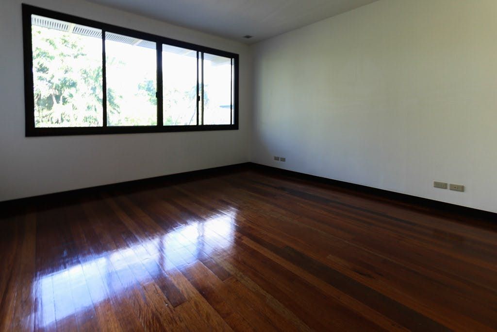 "5BR House for Rent in Dasmari?as Village, Makati"08