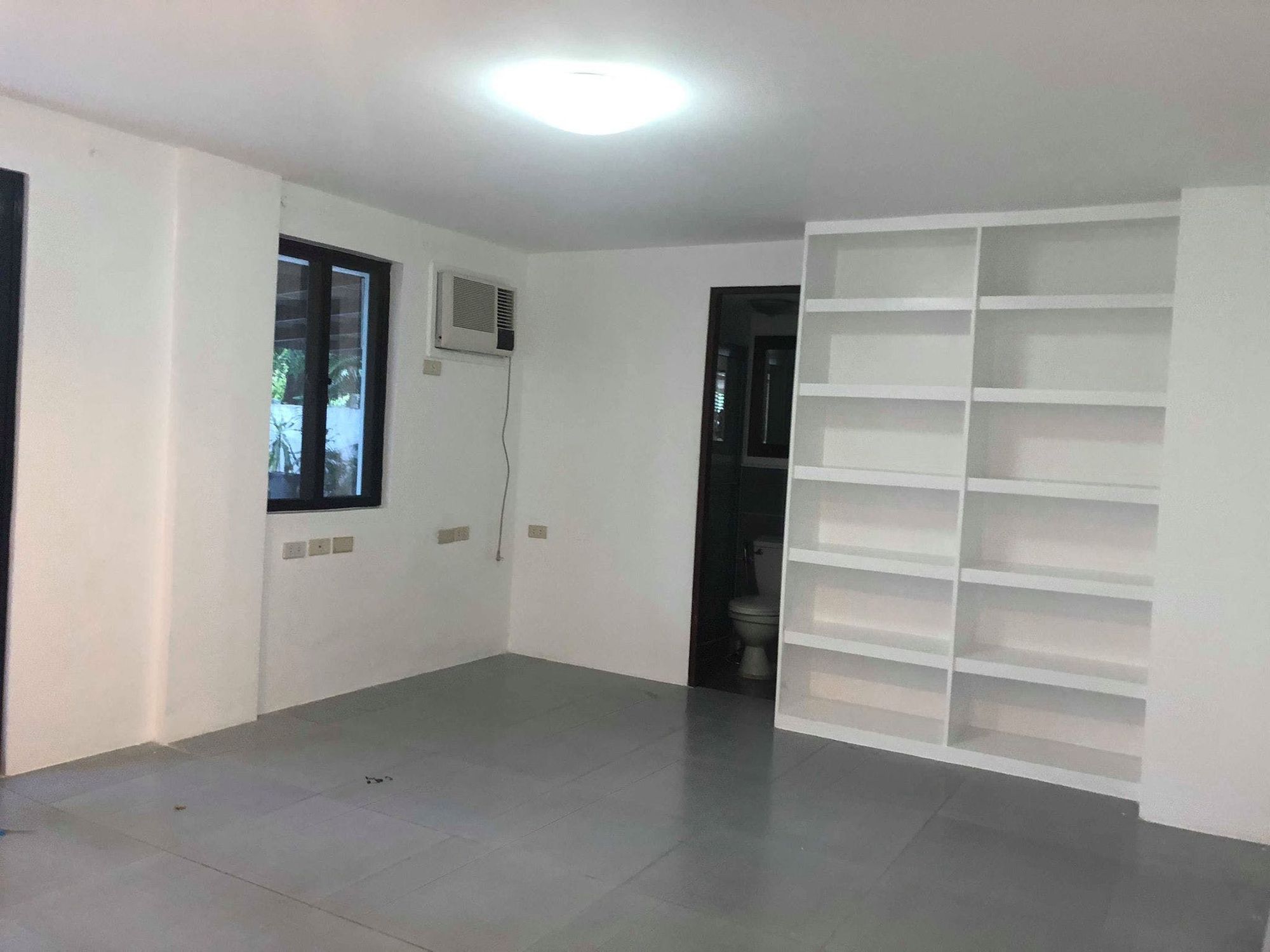 "4BR House for Rent in San Lorenzo Village, Makati"05