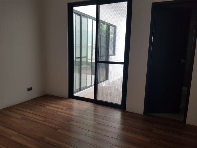 "4BR House for Rent in Merville, Para?aque"01