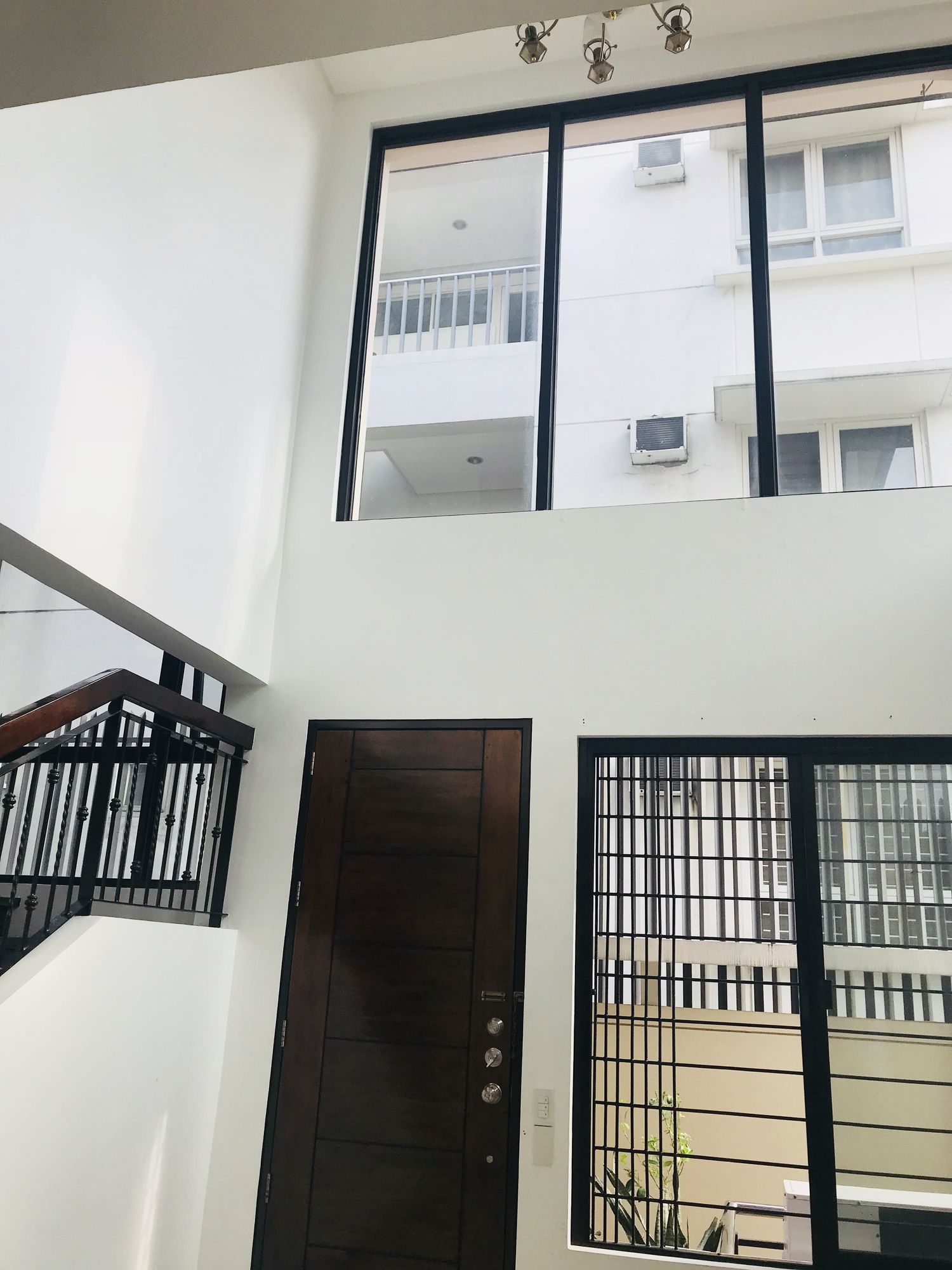 "3BR Townhouse for Rent in Valenzuela, Makati"06