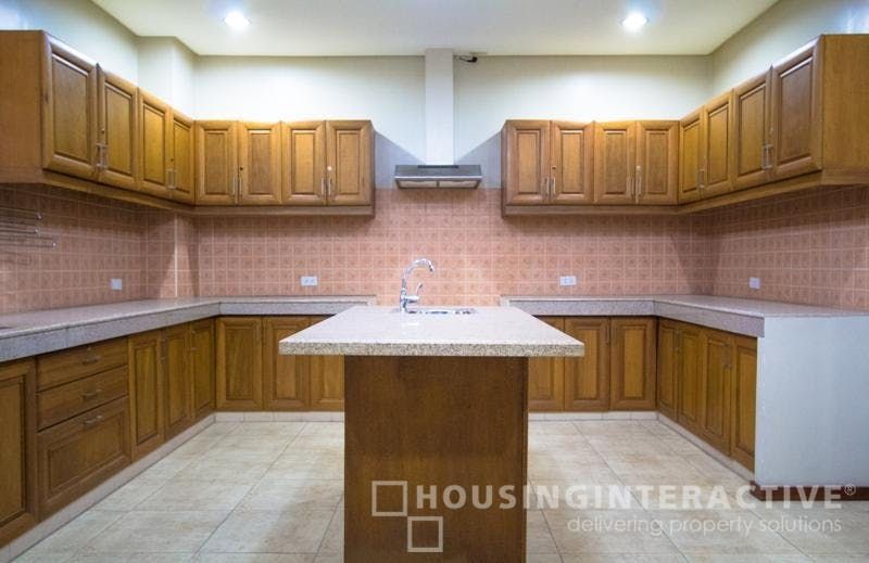 "5BR House for Rent in Dasmari?as Village, Makati"07