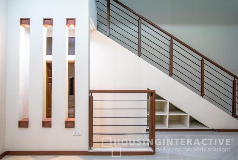 "5BR House for Rent in Dasmari?as Village, Makati"09