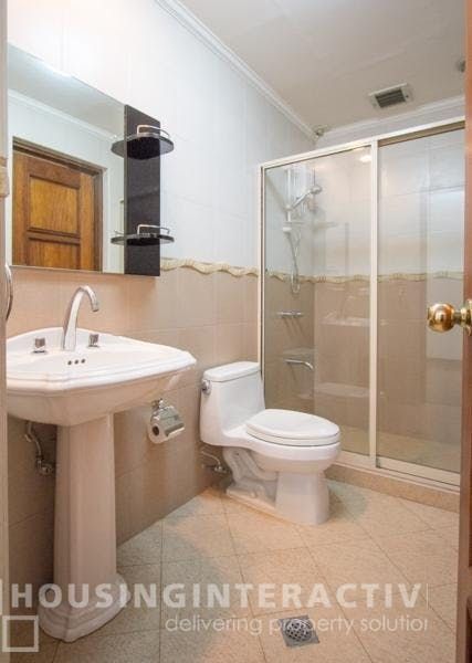 "4BR House for Rent in Dasmari?as Village, Makati"05