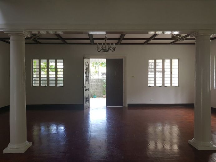 "5BR House for Rent in Dasmari?as Village, Makati"01