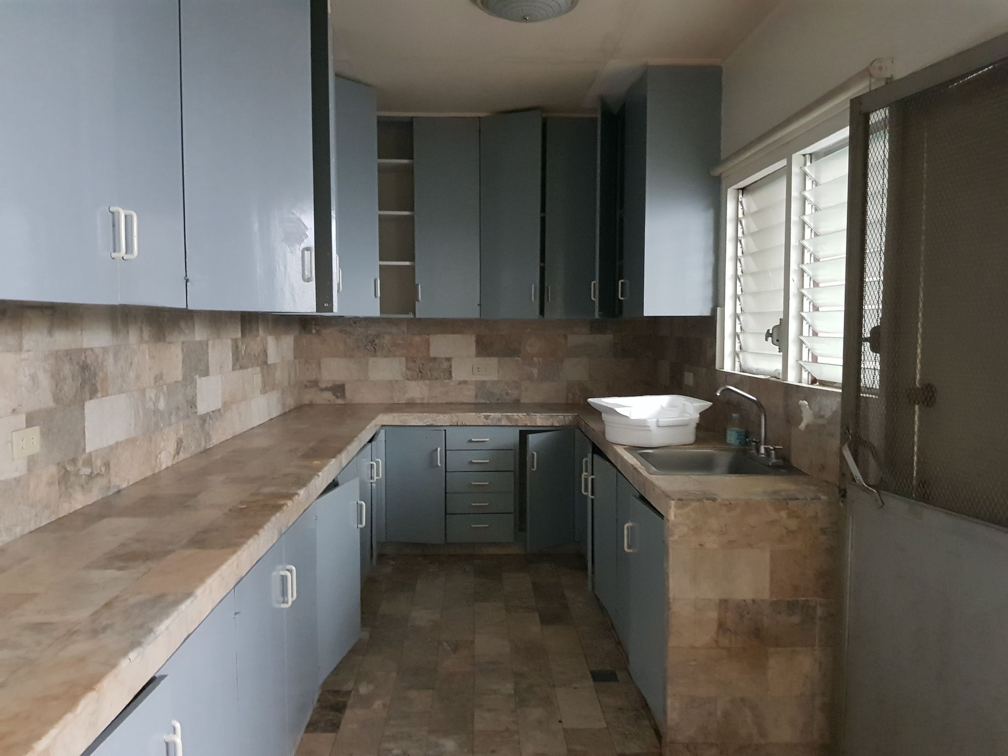 "4BR House for Rent in San Lorenzo Village, Makati"09