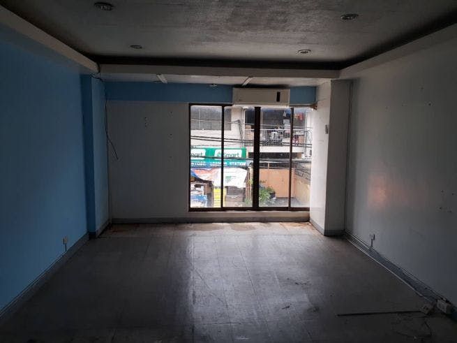 "9BR Townhouse for Rent in San Antonio, Makati"04