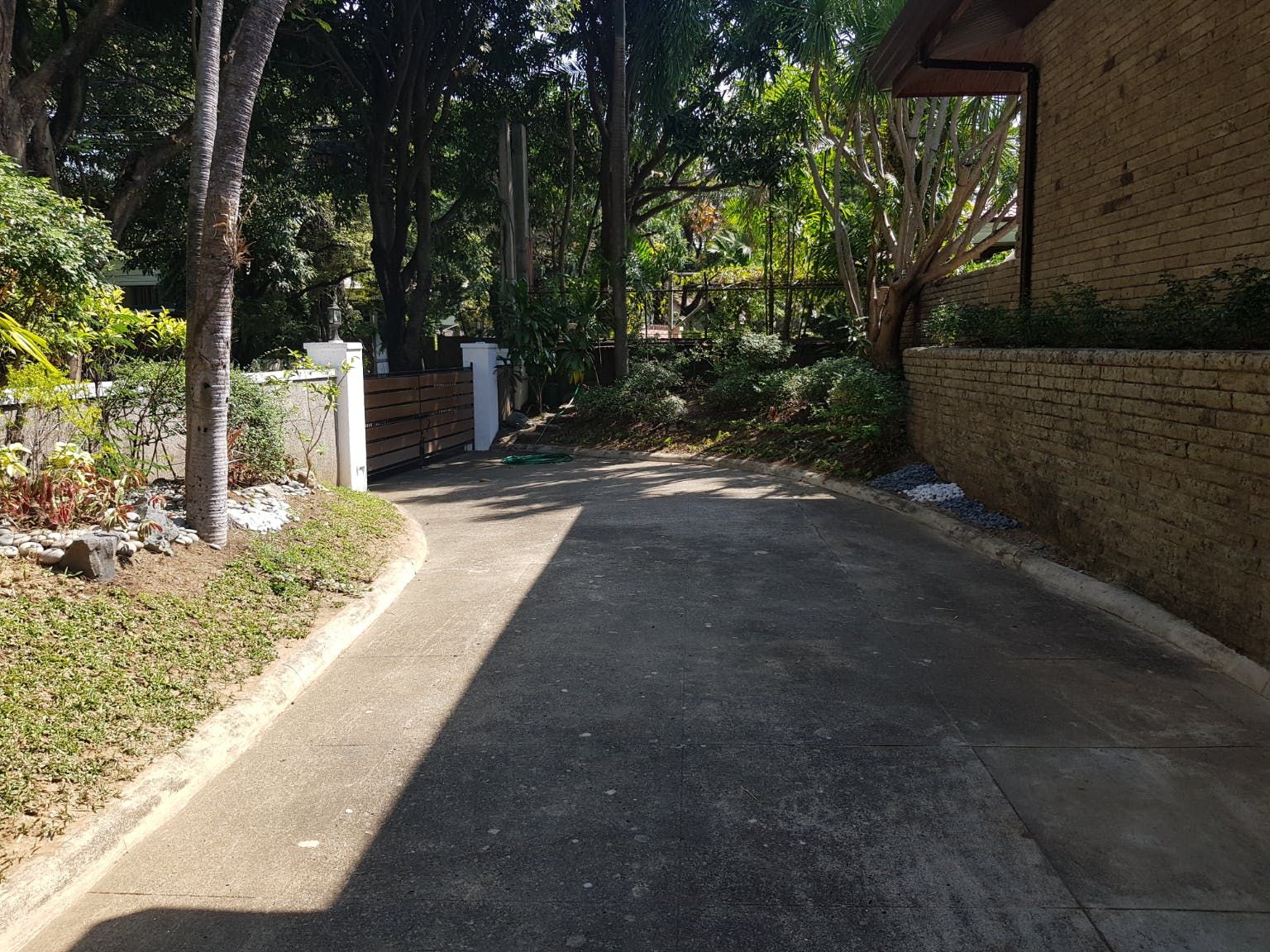 "5BR House for Rent in Dasmari?as Village, Makati"03