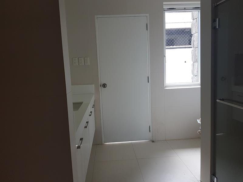 "4BR House for Rent in Dasmari?as Village, Makati"04