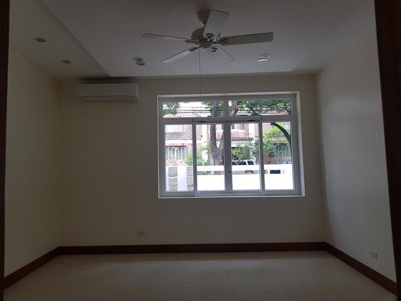 "4BR House for Rent in Dasmari?as Village, Makati"06