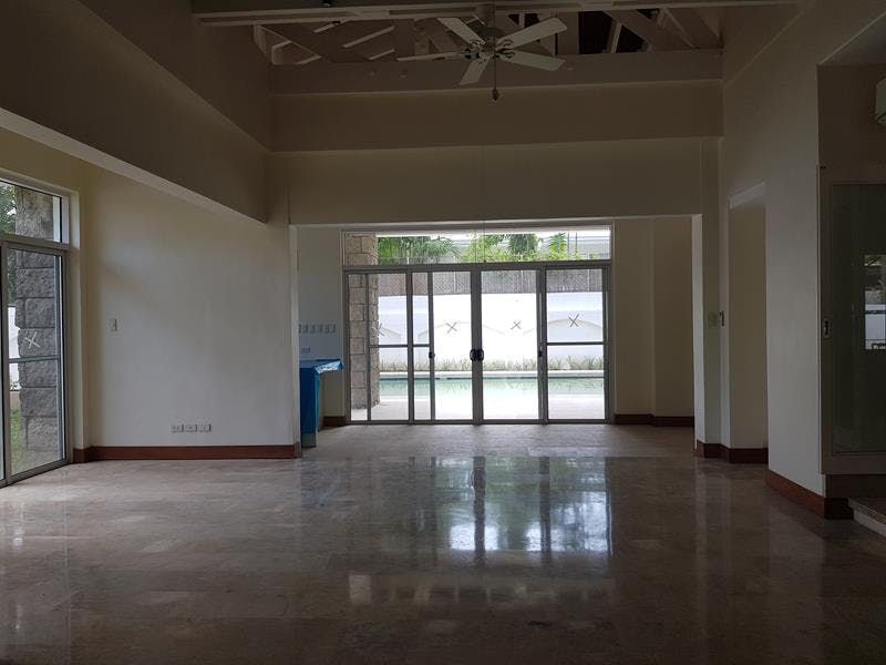 "4BR House for Rent in Dasmari?as Village, Makati"08