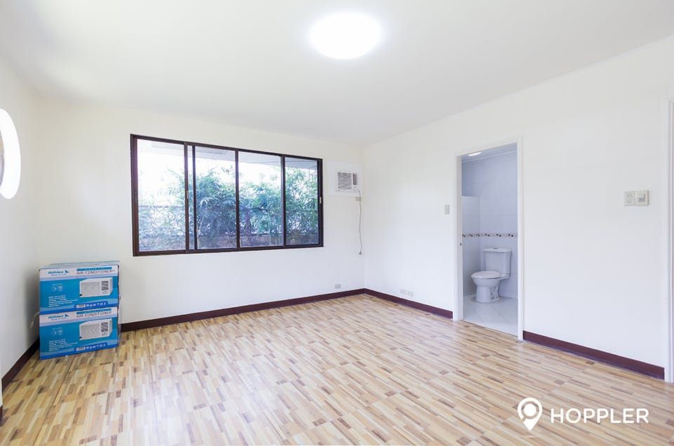 "4BR House for Rent in Magallanes, Makati"10