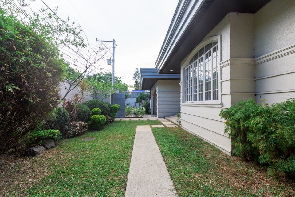 "4BR House for Rent in Green Meadows, Quezon City"04