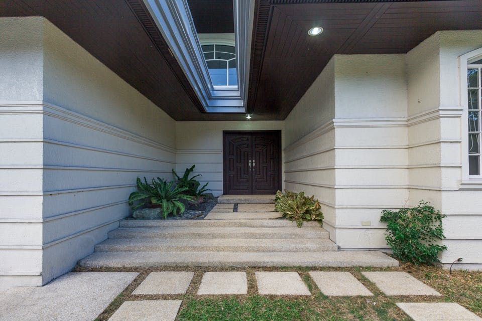 "4BR House for Rent in Green Meadows, Quezon City"06