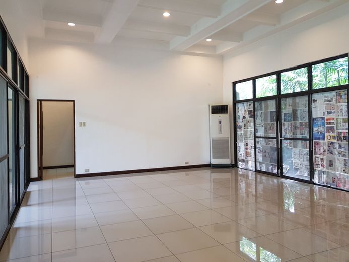 "4BR House for Rent in Dasmari?as Village, Makati"01