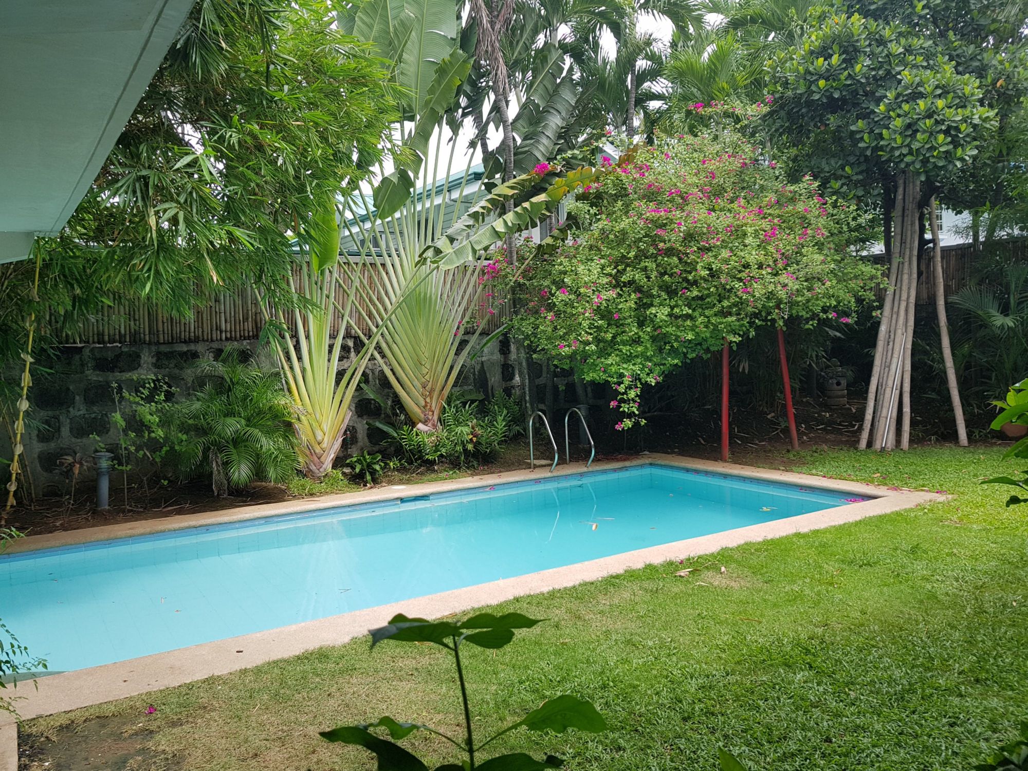 "4BR House for Rent in Dasmari?as Village, Makati"09