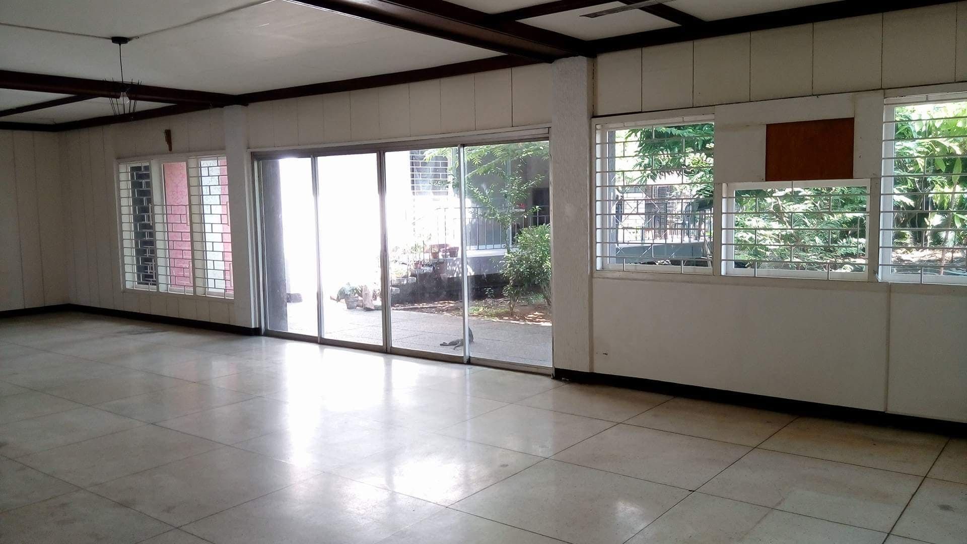 "5BR House for Rent in Merville, Para?aque"04