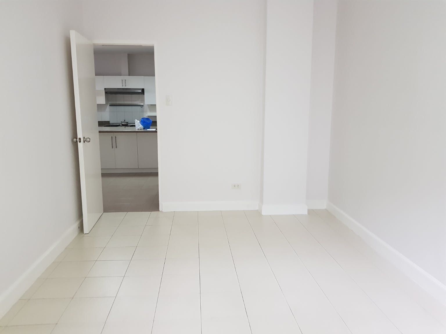 "5BR House for Rent in Dasmari?as Village, Makati"03