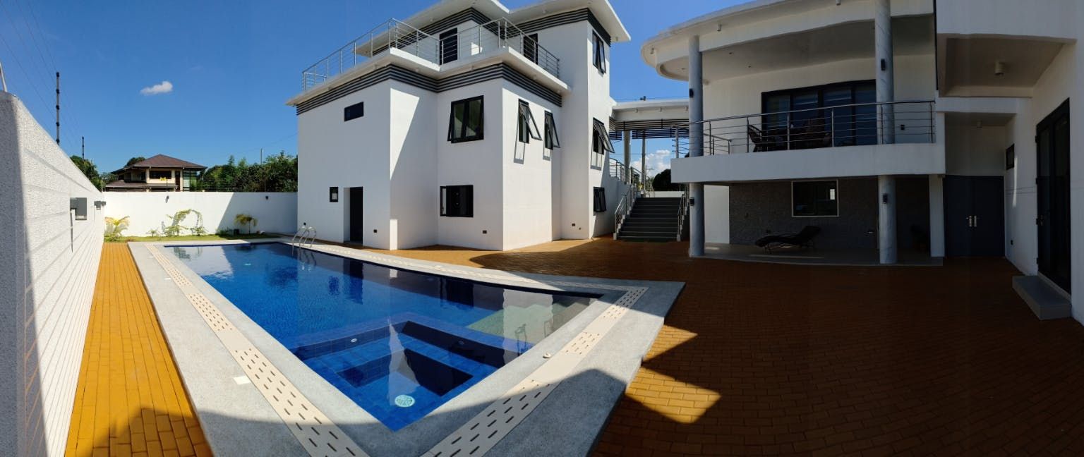 "10BR House for Rent in Dasmari?as, Cavite"10
