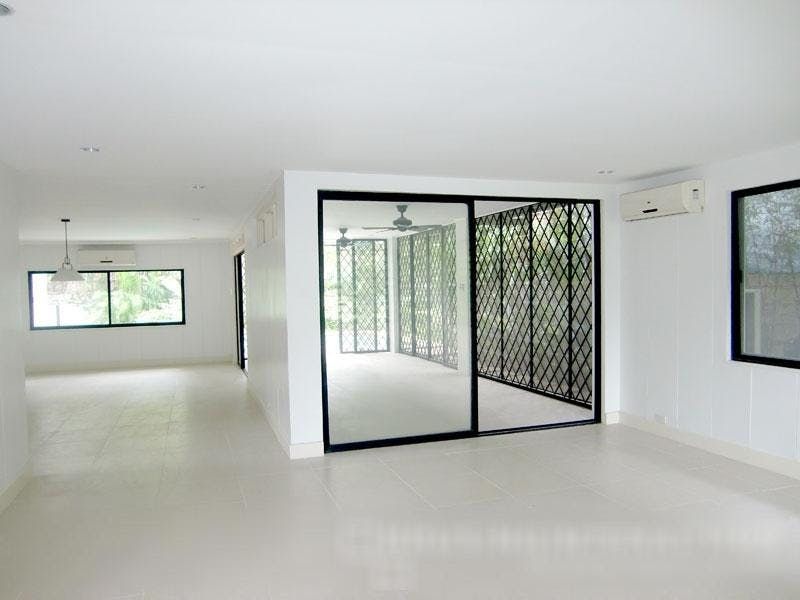 "3BR House for Rent in Dasmari?as Village, Makati"08