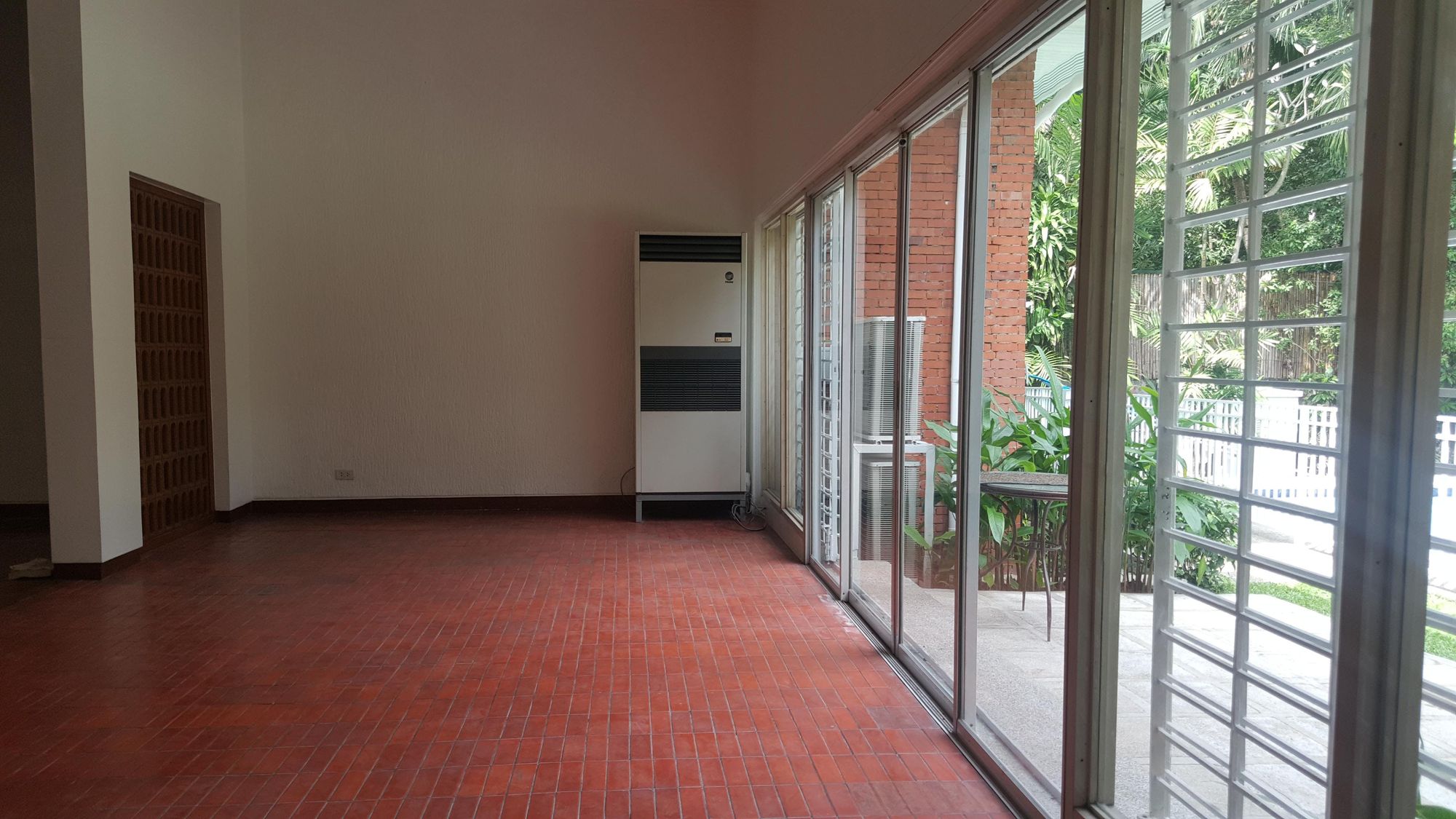 "4BR House for Rent in Dasmari?as Village, Makati"04