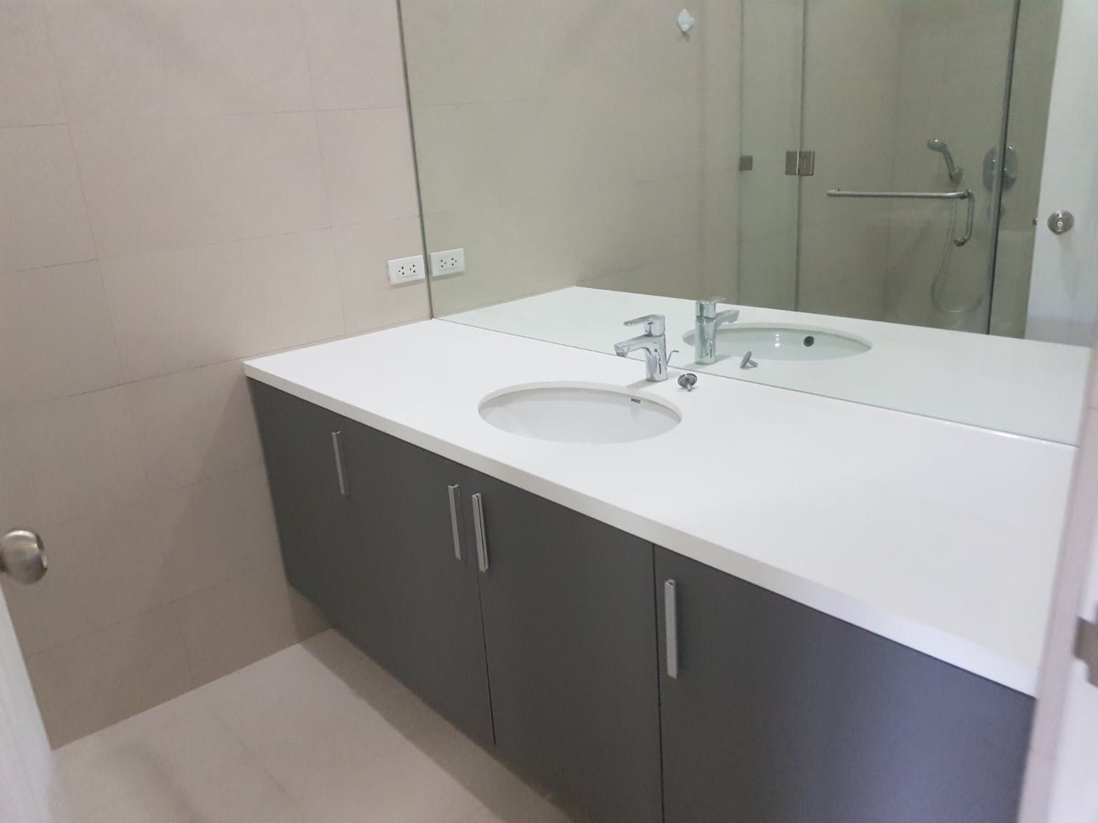 "4BR House for Rent in Dasmari?as Village, Makati"10