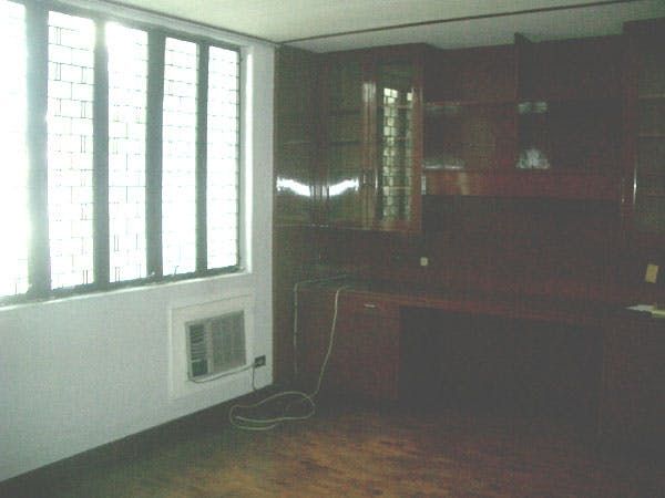 "4BR House for Rent in Dasmari?as Village, Makati"01
