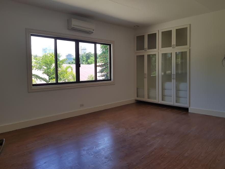 "4BR House for Rent in Dasmari?as Village, Makati"03