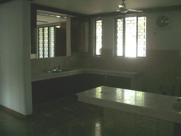 "4BR House for Rent in Dasmari?as Village, Makati"08