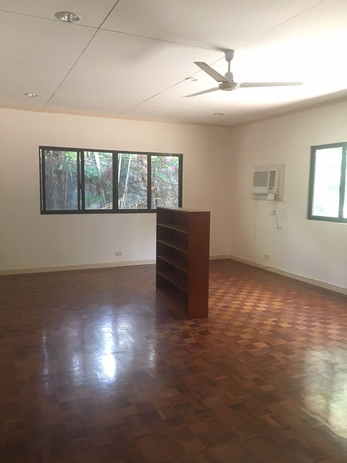"4BR House for Rent in Dasmari?as Village, Makati"06