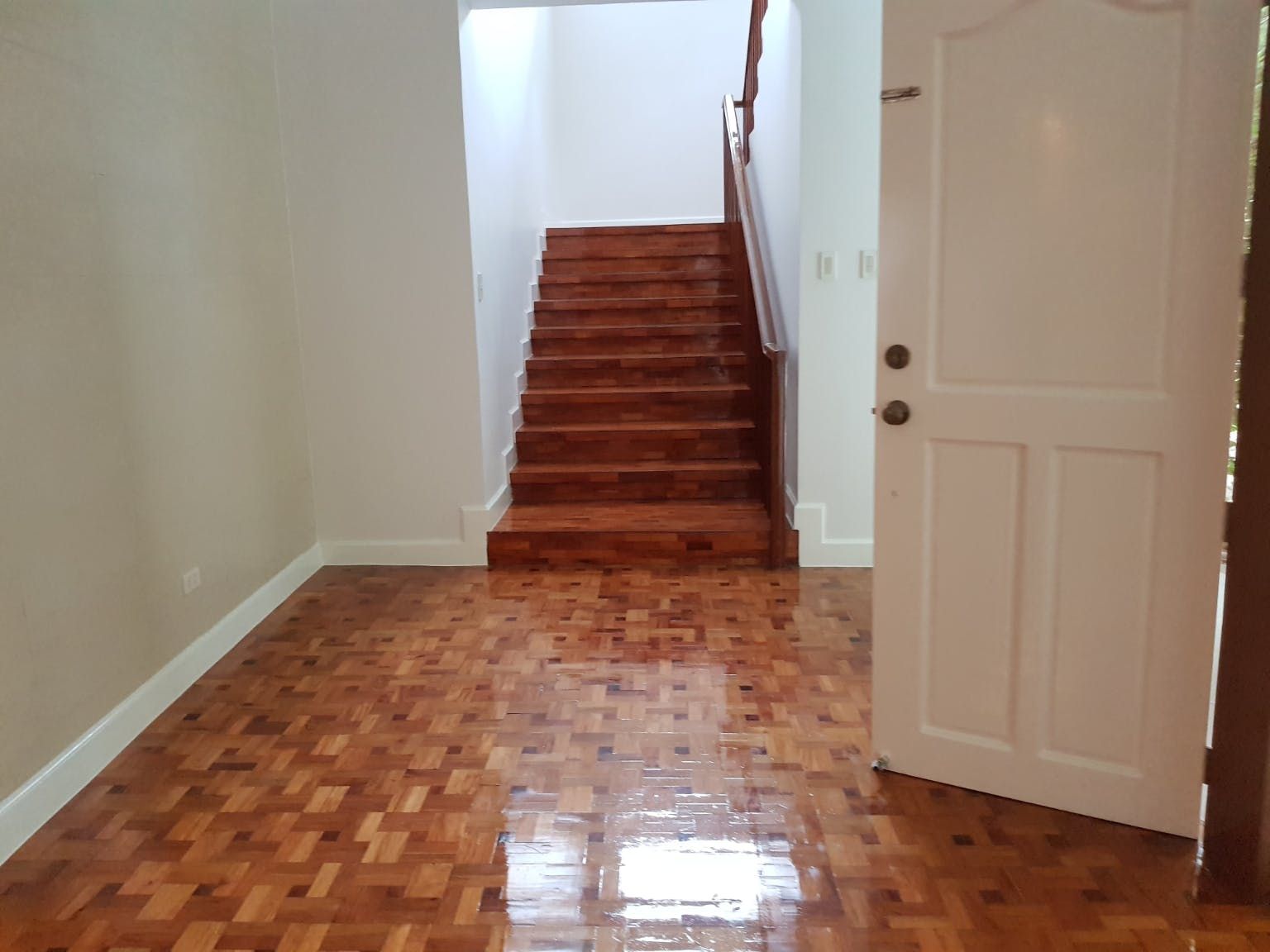 "4BR House for Rent in Dasmari?as Village, Makati"03