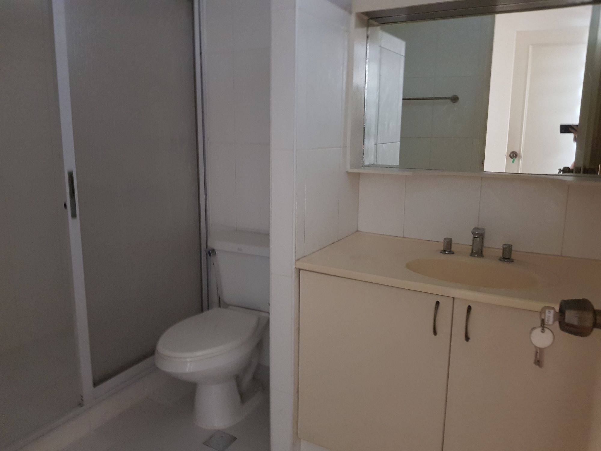 "4BR House for Rent in Dasmari?as Village, Makati"04