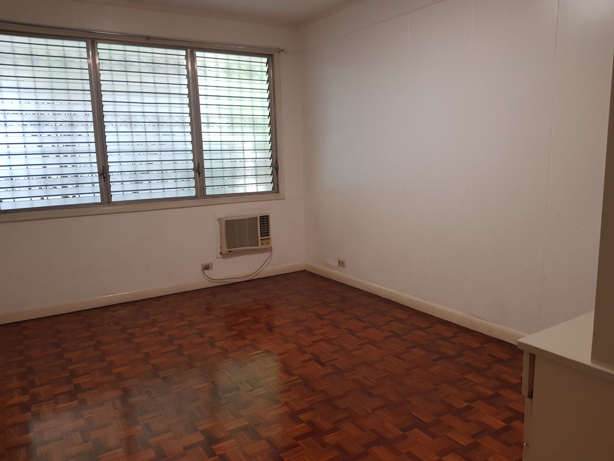 "4BR House for Rent in Dasmari?as Village, Makati"09