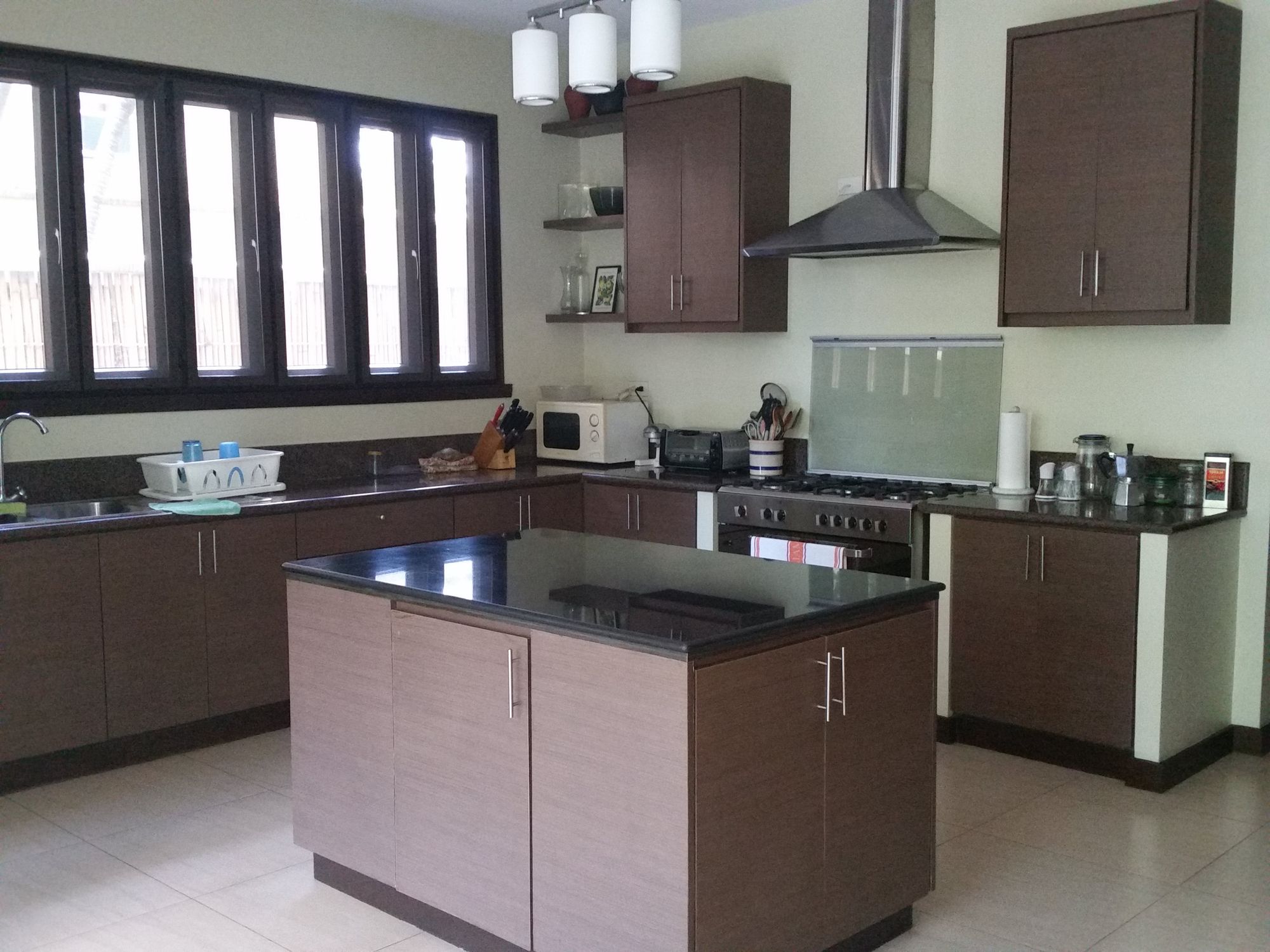 "4BR House for Rent in Dasmari?as Village, Makati"05