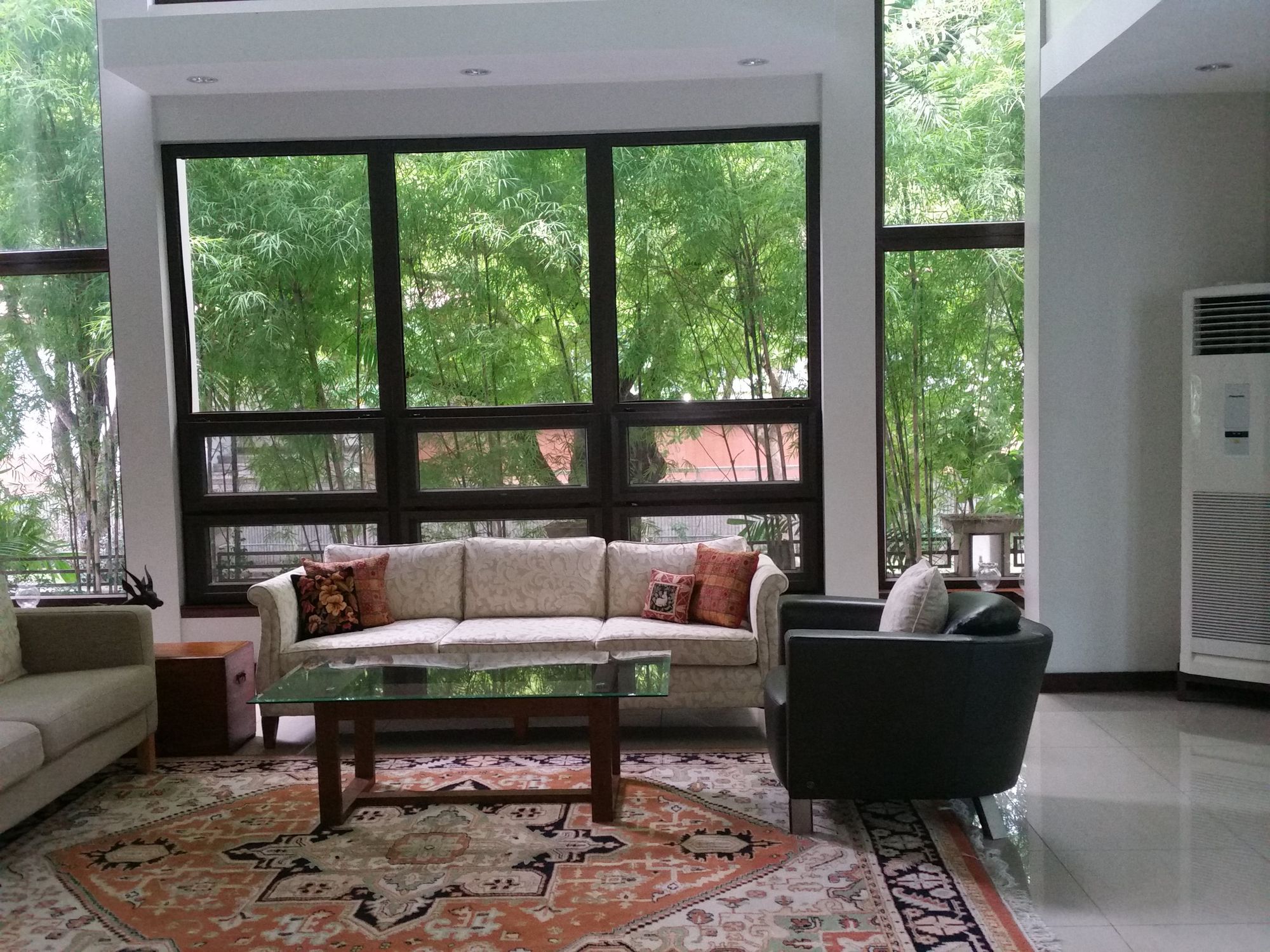 "4BR House for Rent in Dasmari?as Village, Makati"09