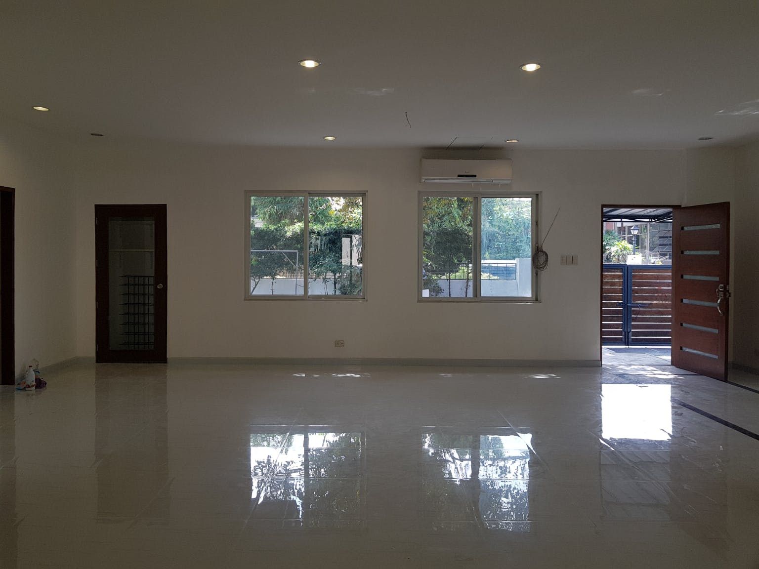 "3BR House for Rent in San Lorenzo Village, Makati"10
