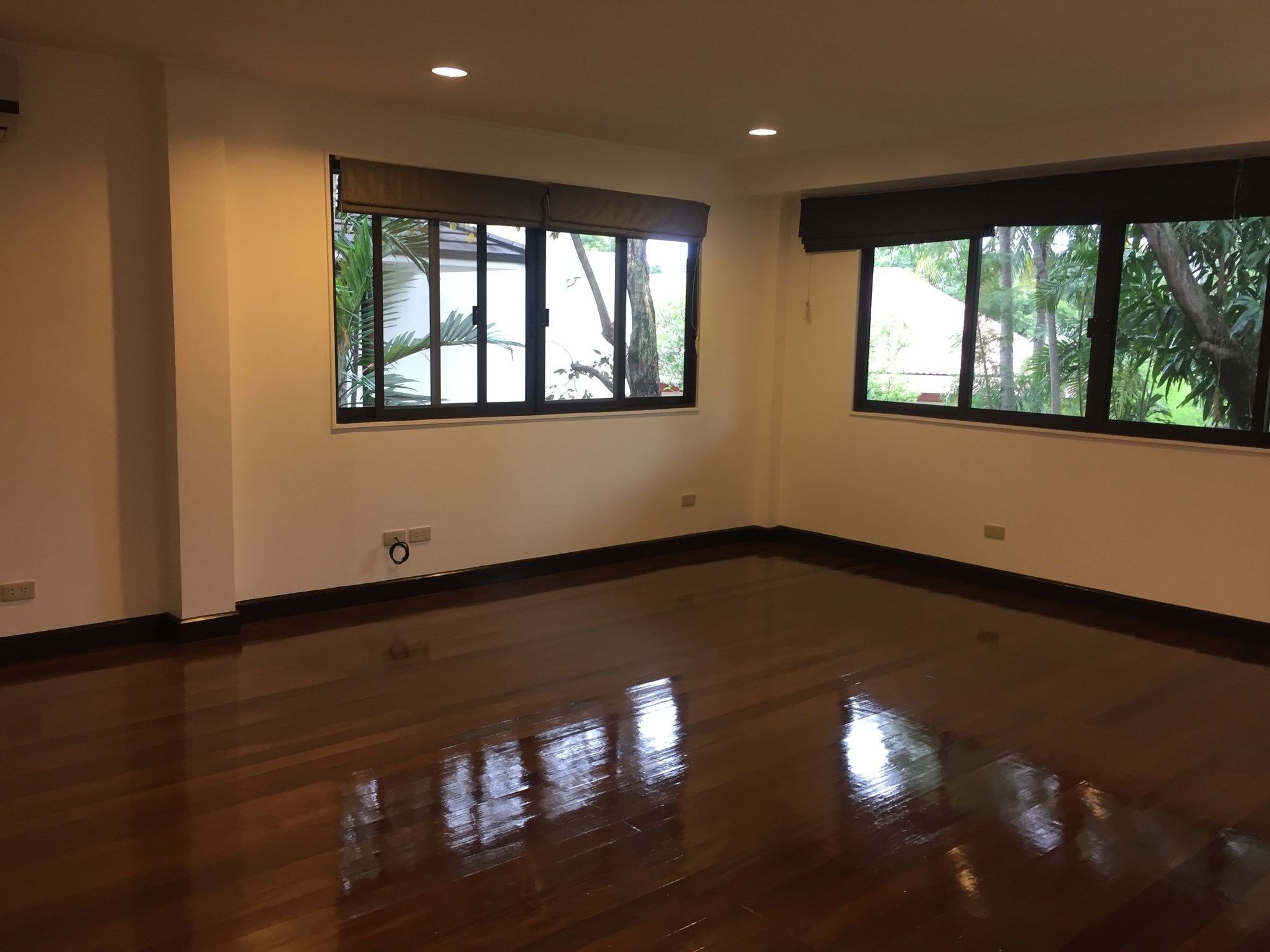 "4BR House for Rent in Dasmari?as Village, Makati"06
