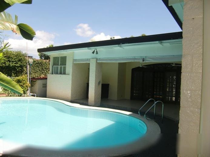 "3BR House for Rent in Dasmari?as Village, Makati"01
