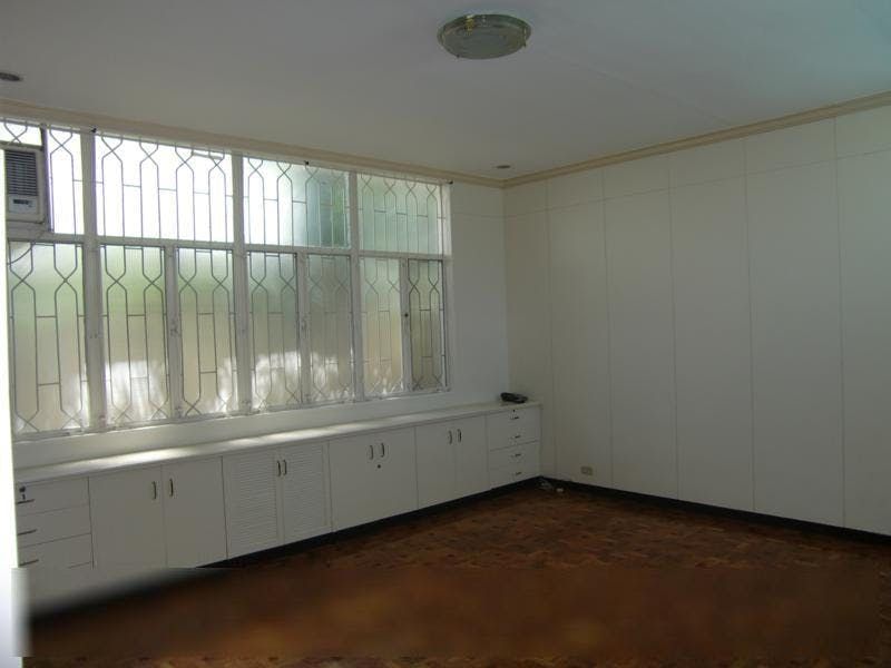 "3BR House for Rent in Dasmari?as Village, Makati"08