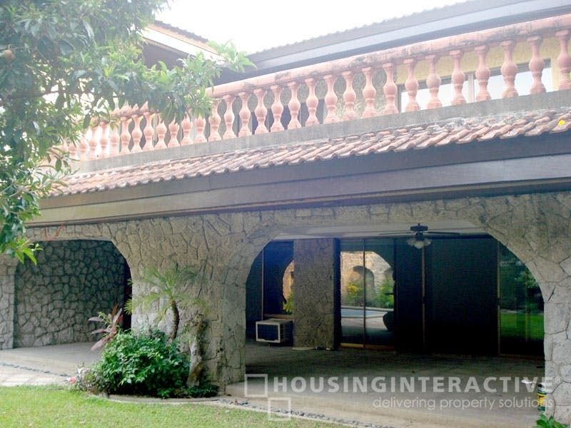 "4BR House for Rent in Dasmari?as Village, Makati"10
