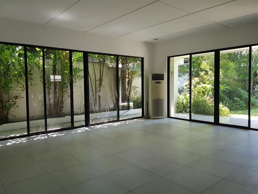 "4BR House for Rent in Dasmari?as Village, Makati"03