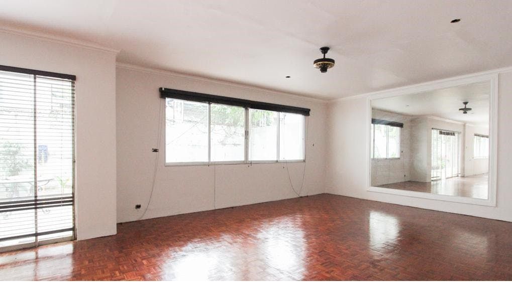 "3BR House for Rent in Dasmari?as Village, Makati"06