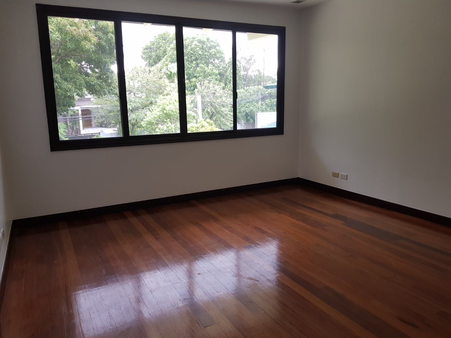 "4BR House for Rent in Dasmari?as Village, Makati"03