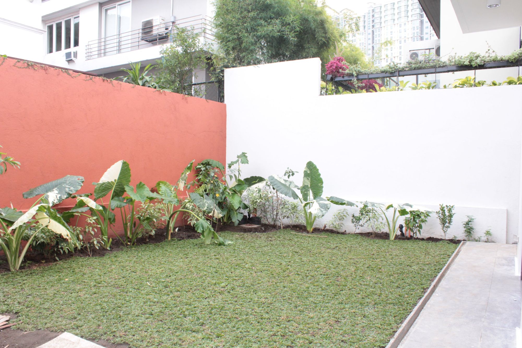 "5BR House for Rent in San Lorenzo Village, Makati"04