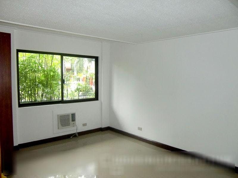 "4BR House for Rent in Dasmari?as Village, Makati"06